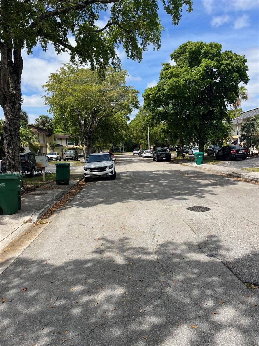 3326 Farragut St 6B, Hollywood, Florida 33021, 4 Bedrooms Bedrooms, ,2 BathroomsBathrooms,Residentiallease,For Rent,3326 Farragut St 6B,A11561969