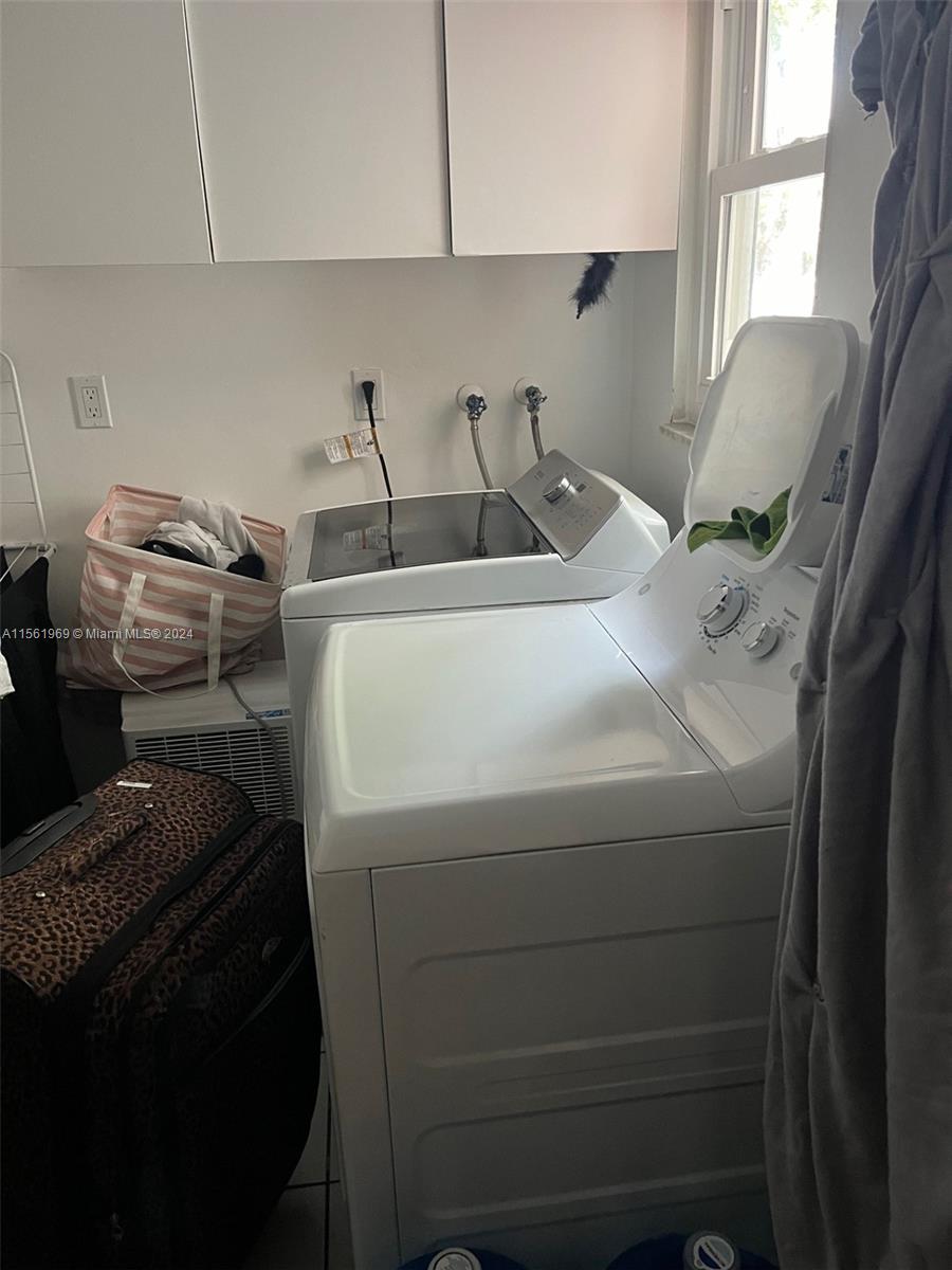 3326 Farragut St 6B, Hollywood, Florida 33021, 4 Bedrooms Bedrooms, ,2 BathroomsBathrooms,Residentiallease,For Rent,3326 Farragut St 6B,A11561969