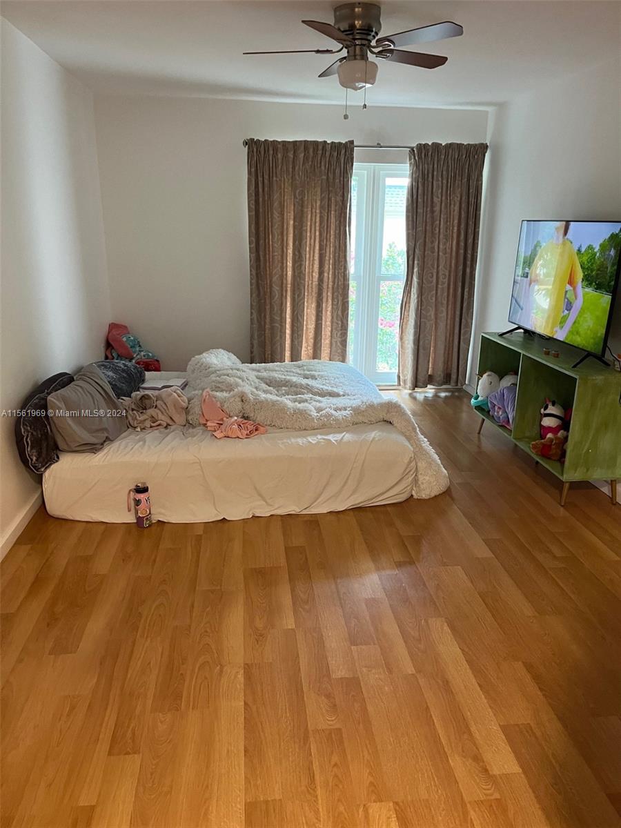 3326 Farragut St 6B, Hollywood, Florida 33021, 4 Bedrooms Bedrooms, ,2 BathroomsBathrooms,Residentiallease,For Rent,3326 Farragut St 6B,A11561969