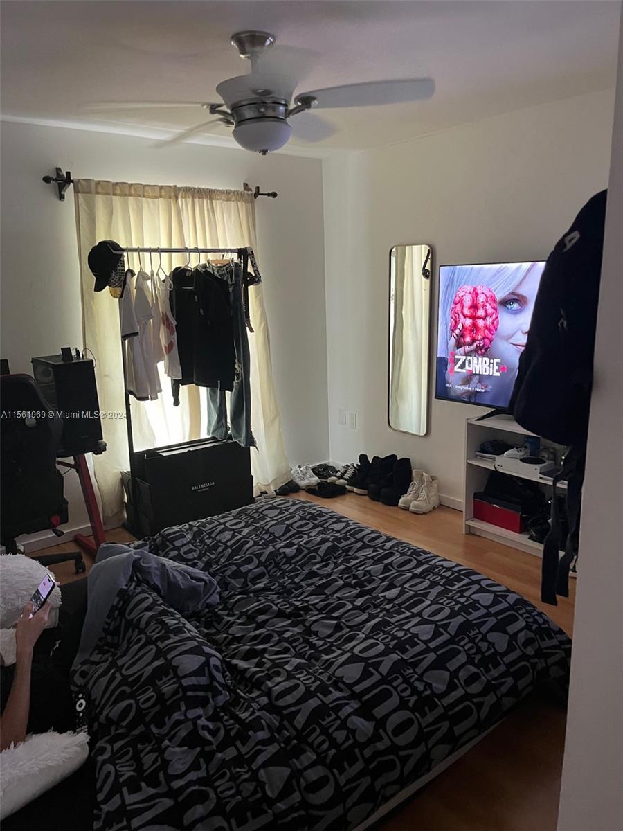 3326 Farragut St 6B, Hollywood, Florida 33021, 4 Bedrooms Bedrooms, ,2 BathroomsBathrooms,Residentiallease,For Rent,3326 Farragut St 6B,A11561969