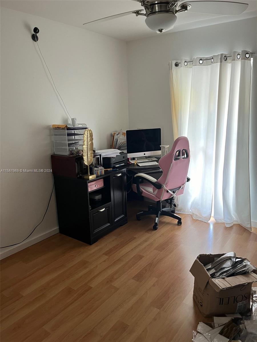 3326 Farragut St 6B, Hollywood, Florida 33021, 4 Bedrooms Bedrooms, ,2 BathroomsBathrooms,Residentiallease,For Rent,3326 Farragut St 6B,A11561969