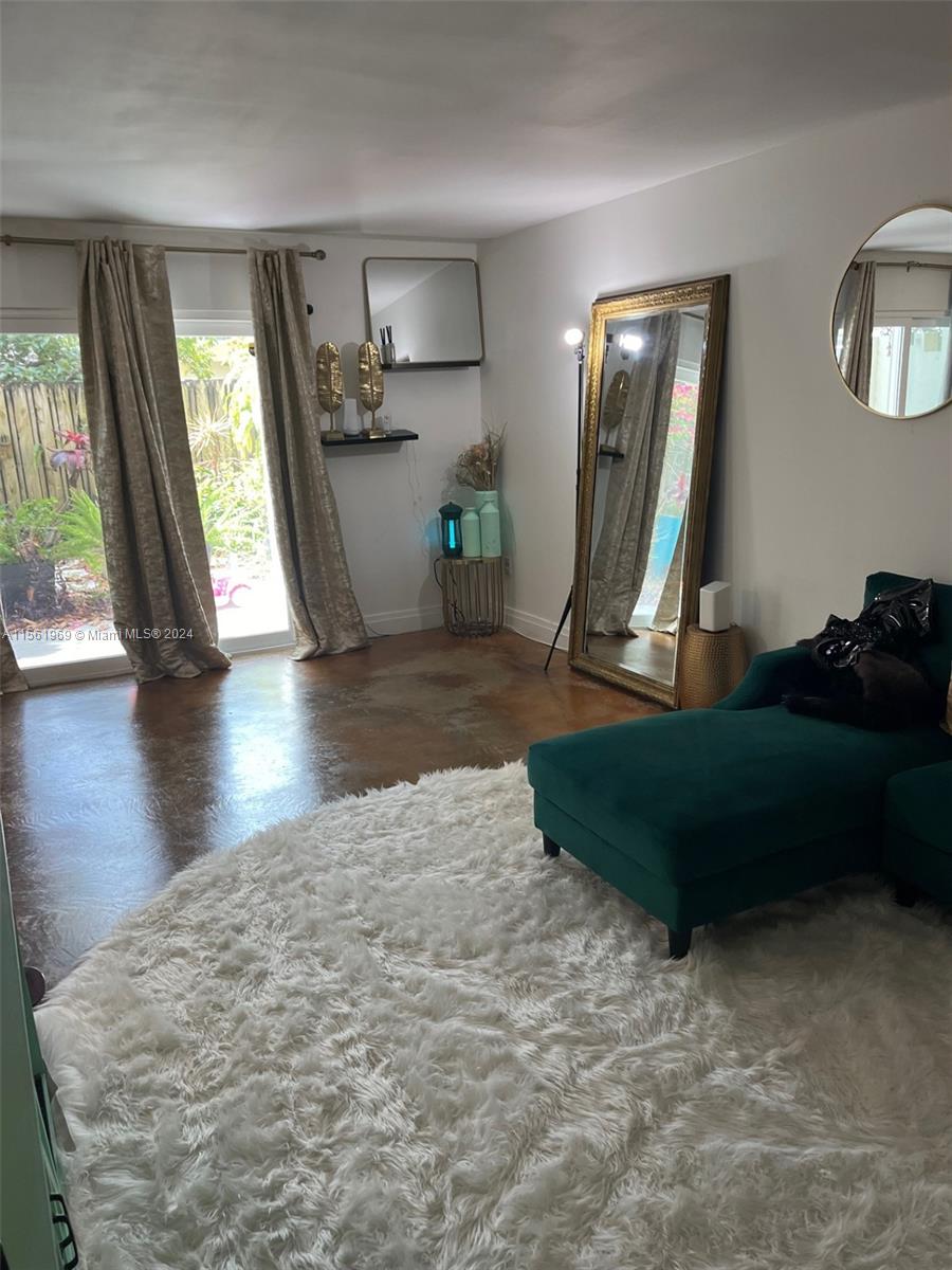 3326 Farragut St 6B, Hollywood, Florida 33021, 4 Bedrooms Bedrooms, ,2 BathroomsBathrooms,Residentiallease,For Rent,3326 Farragut St 6B,A11561969