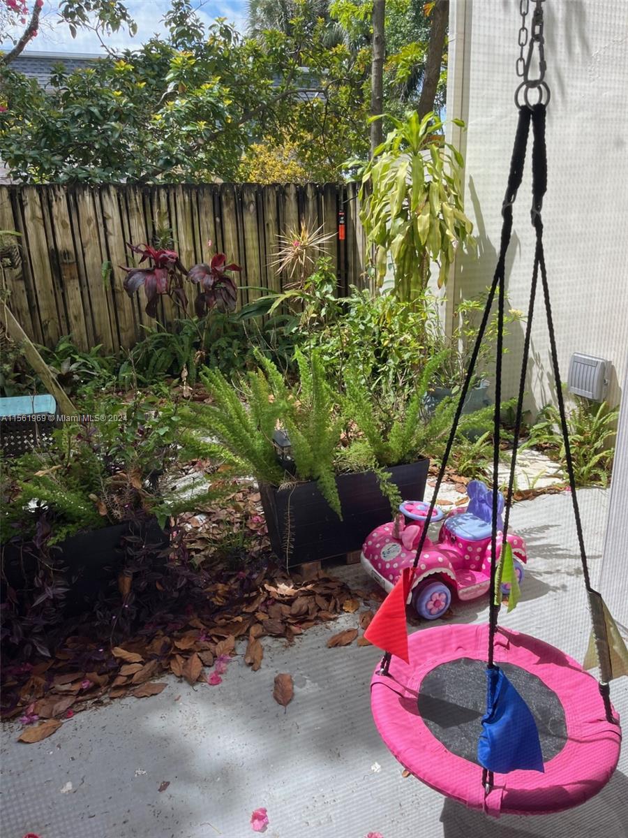 3326 Farragut St 6B, Hollywood, Florida 33021, 4 Bedrooms Bedrooms, ,2 BathroomsBathrooms,Residentiallease,For Rent,3326 Farragut St 6B,A11561969