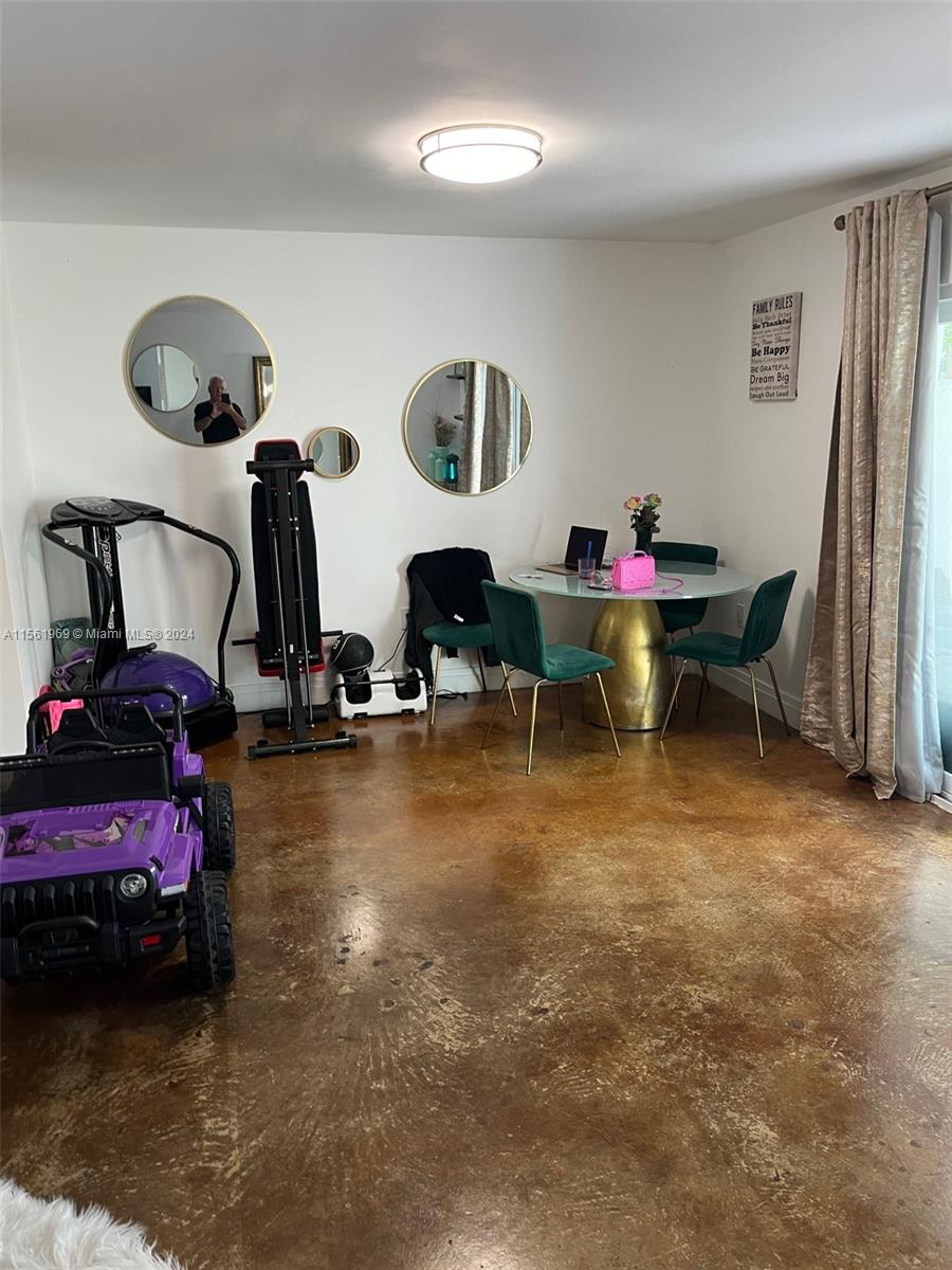 3326 Farragut St 6B, Hollywood, Florida 33021, 4 Bedrooms Bedrooms, ,2 BathroomsBathrooms,Residentiallease,For Rent,3326 Farragut St 6B,A11561969