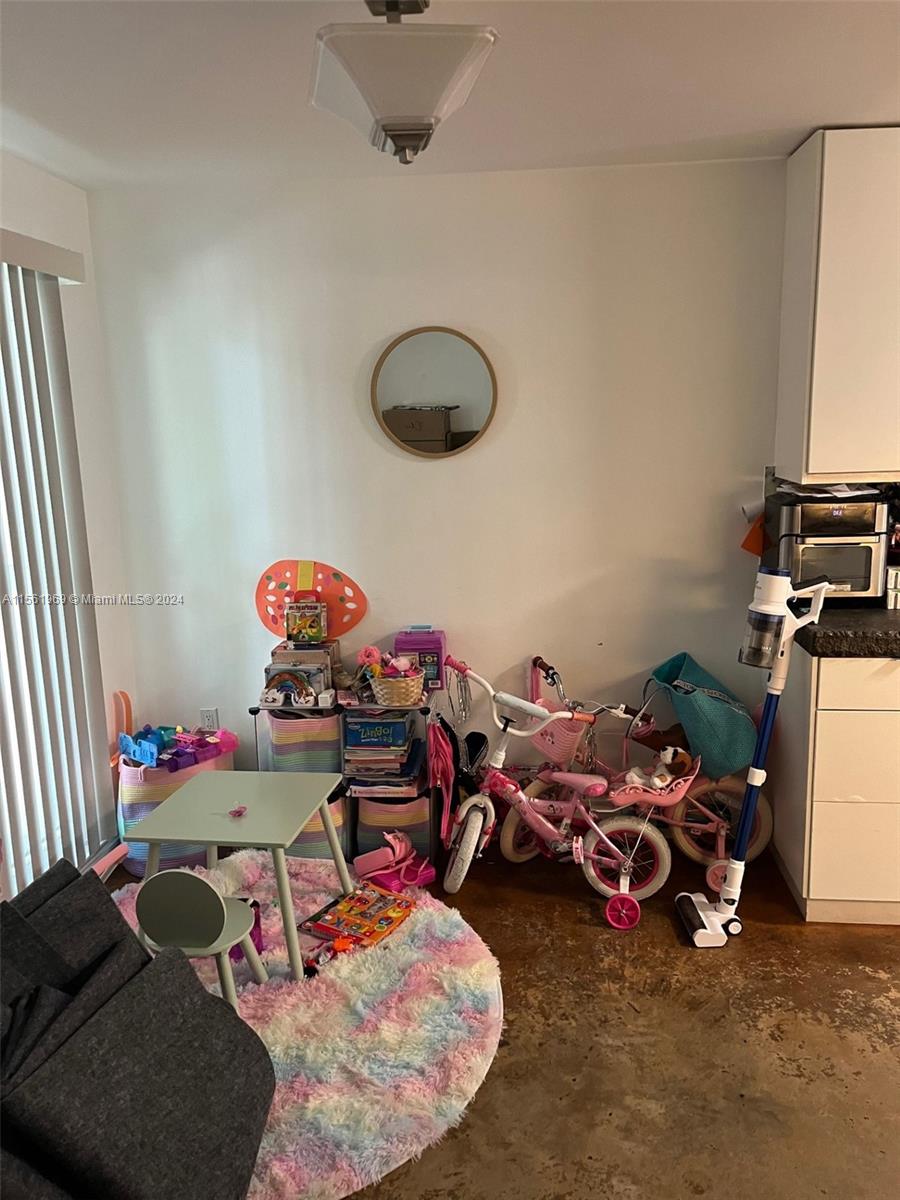 3326 Farragut St 6B, Hollywood, Florida 33021, 4 Bedrooms Bedrooms, ,2 BathroomsBathrooms,Residentiallease,For Rent,3326 Farragut St 6B,A11561969