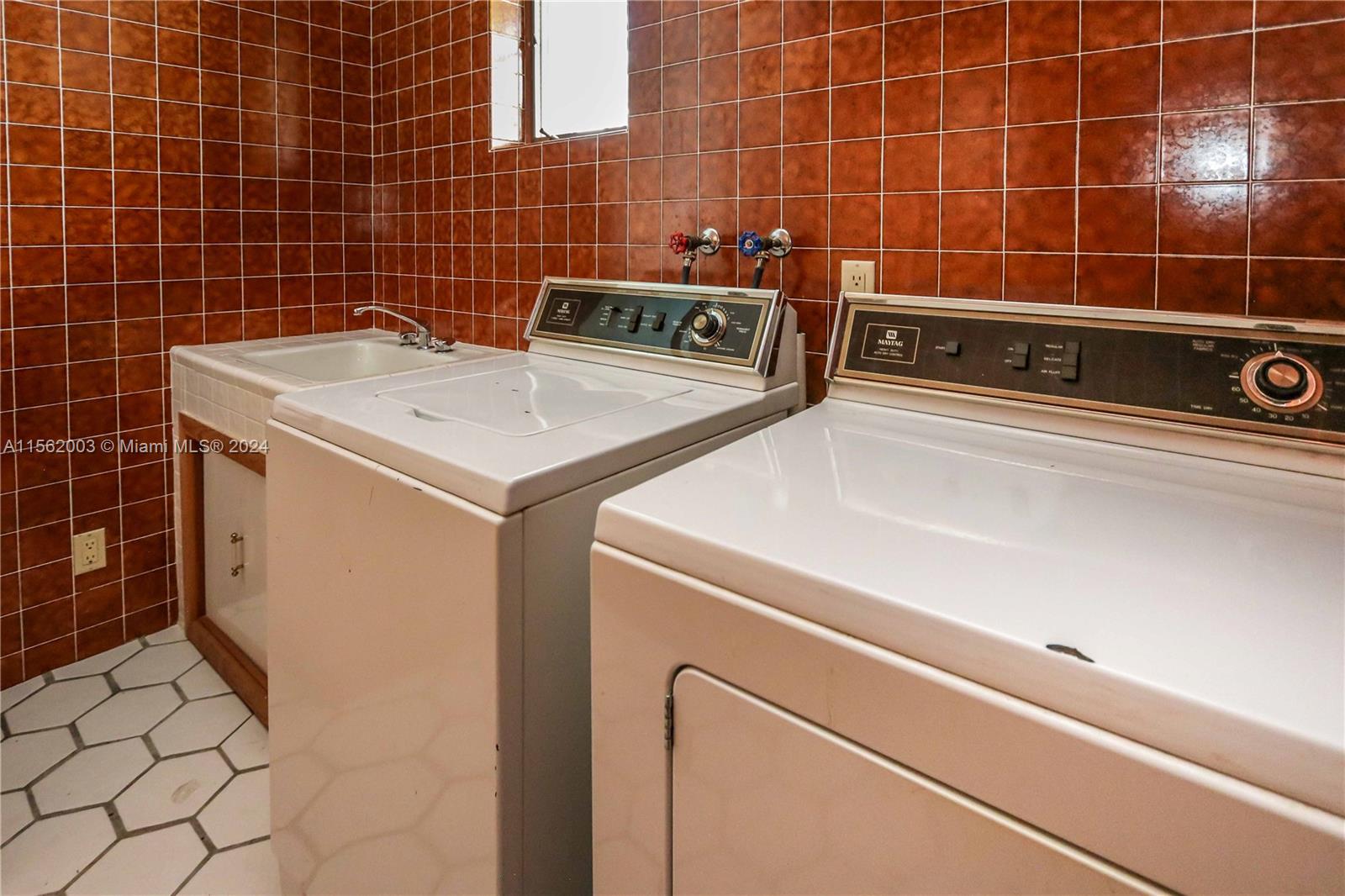 Upstairs​​‌​​​​‌​​‌‌​‌‌​​​‌‌​‌​‌​‌​​​‌​​ Laundry
