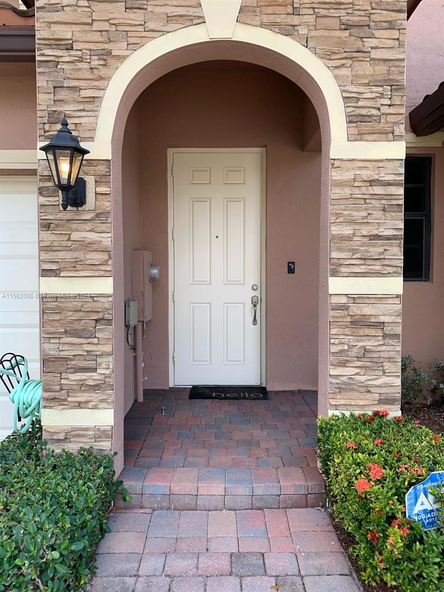 210 SE 33rd Ter 210, Homestead, Florida 33033, 3 Bedrooms Bedrooms, ,2 BathroomsBathrooms,Residentiallease,For Rent,210 SE 33rd Ter 210,A11562006