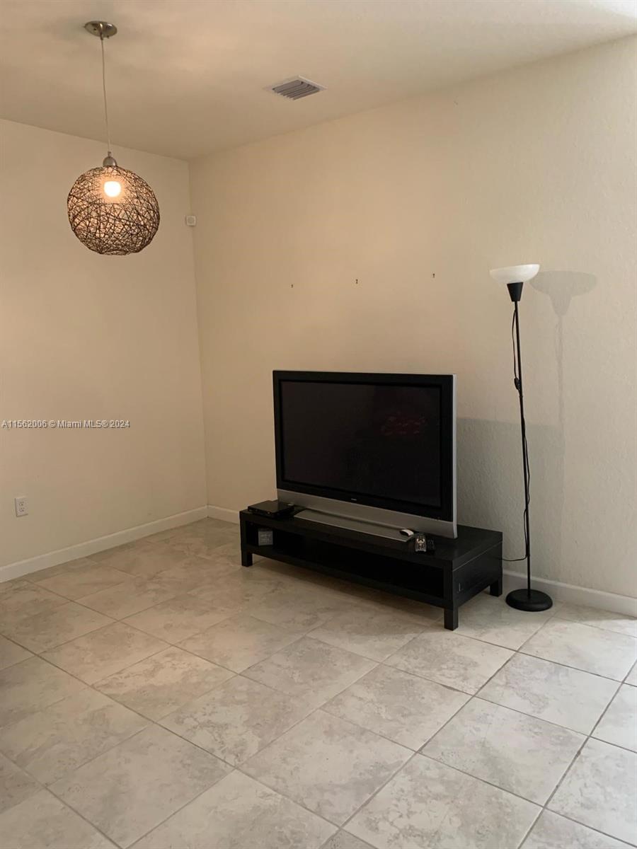 210 SE 33rd Ter 210, Homestead, Florida 33033, 3 Bedrooms Bedrooms, ,2 BathroomsBathrooms,Residentiallease,For Rent,210 SE 33rd Ter 210,A11562006