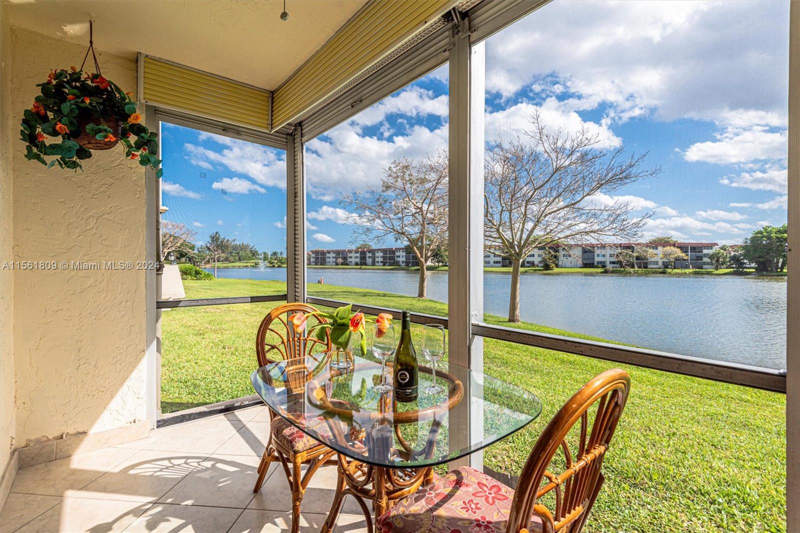 9500 N Hollybrook Lake Dr 102, Pembroke Pines, Florida 33025, 2 Bedrooms Bedrooms, ,2 BathroomsBathrooms,Residential,For Sale,9500 N Hollybrook Lake Dr 102,A11561809