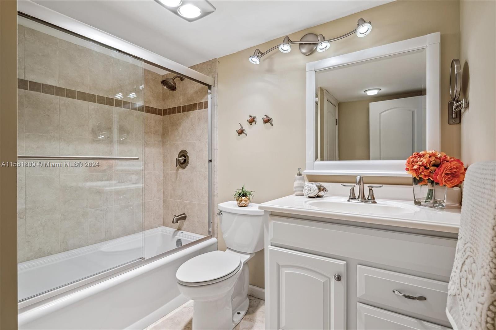 9500 N Hollybrook Lake Dr 102, Pembroke Pines, Florida 33025, 2 Bedrooms Bedrooms, ,2 BathroomsBathrooms,Residential,For Sale,9500 N Hollybrook Lake Dr 102,A11561809