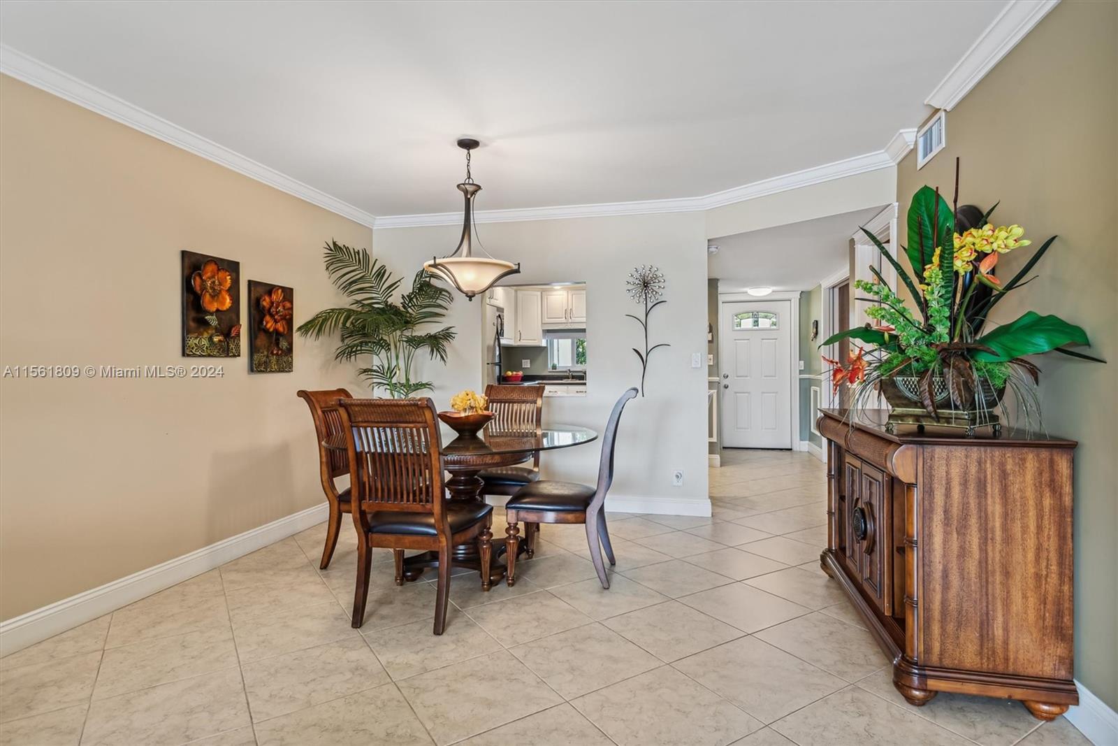 9500 N Hollybrook Lake Dr 102, Pembroke Pines, Florida 33025, 2 Bedrooms Bedrooms, ,2 BathroomsBathrooms,Residential,For Sale,9500 N Hollybrook Lake Dr 102,A11561809