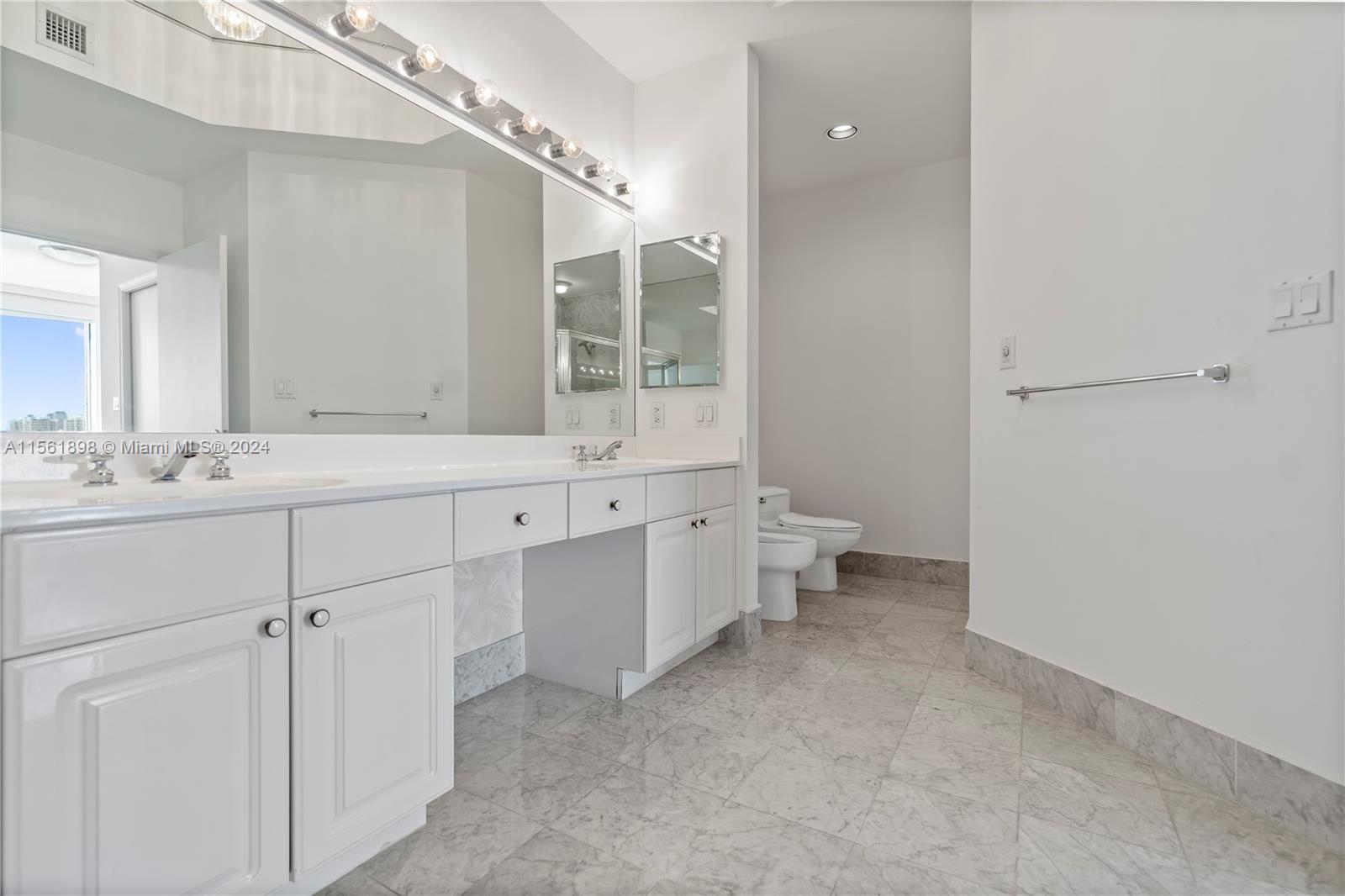 3598 Yacht Club Dr PH-4, Aventura, Florida 33180, 2 Bedrooms Bedrooms, ,2 BathroomsBathrooms,Residential,For Sale,3598 Yacht Club Dr PH-4,A11561898