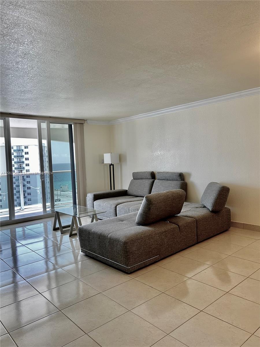 Hollywood, Florida 33019, 2 Bedrooms Bedrooms, ,2 BathroomsBathrooms,Residential,For Sale,A11562004