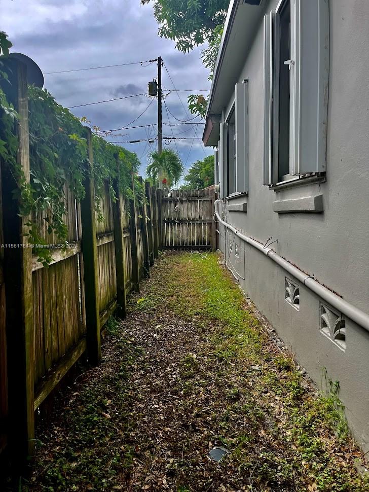 209 NW 7th Ave, Dania Beach, Florida 33004, 2 Bedrooms Bedrooms, ,1 BathroomBathrooms,Residential,For Sale,209 NW 7th Ave,A11561754