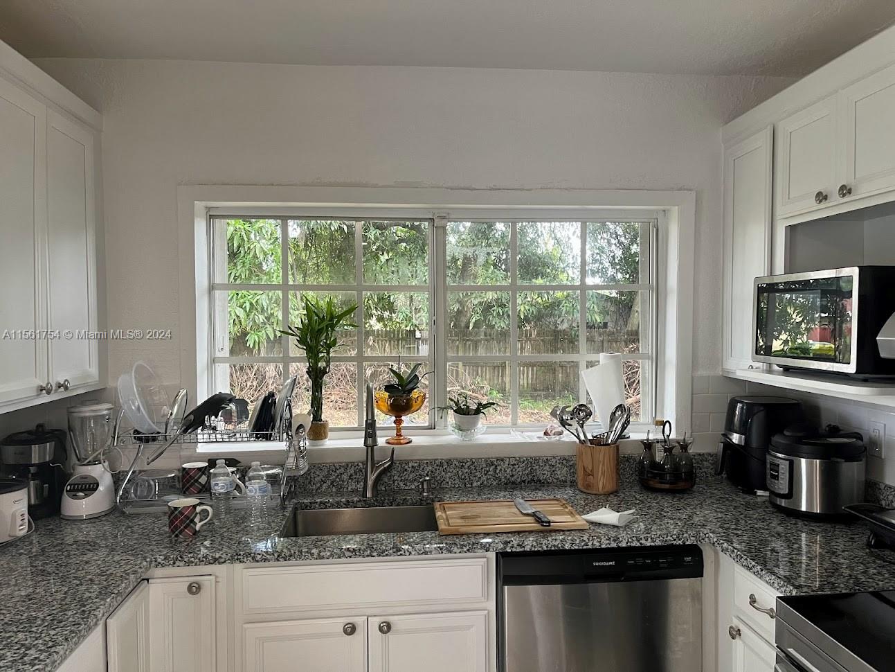 209 NW 7th Ave, Dania Beach, Florida 33004, 2 Bedrooms Bedrooms, ,1 BathroomBathrooms,Residential,For Sale,209 NW 7th Ave,A11561754