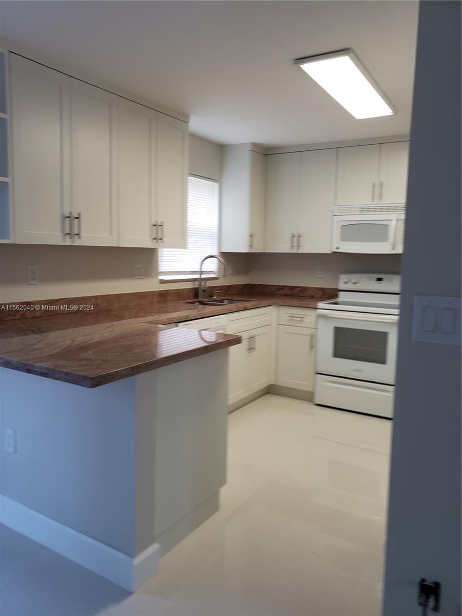 Pembroke Pines, Florida 33028, 3 Bedrooms Bedrooms, ,2 BathroomsBathrooms,Residentiallease,For Rent,A11562040