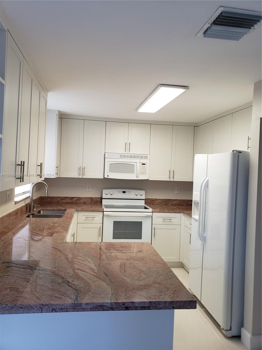 Pembroke Pines, Florida 33028, 3 Bedrooms Bedrooms, ,2 BathroomsBathrooms,Residentiallease,For Rent,A11562040