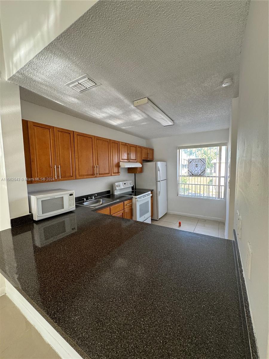 2244 SW 80th Ter 2244, Miramar, Florida 33025, 2 Bedrooms Bedrooms, ,2 BathroomsBathrooms,Residentiallease,For Rent,2244 SW 80th Ter 2244,A11562043