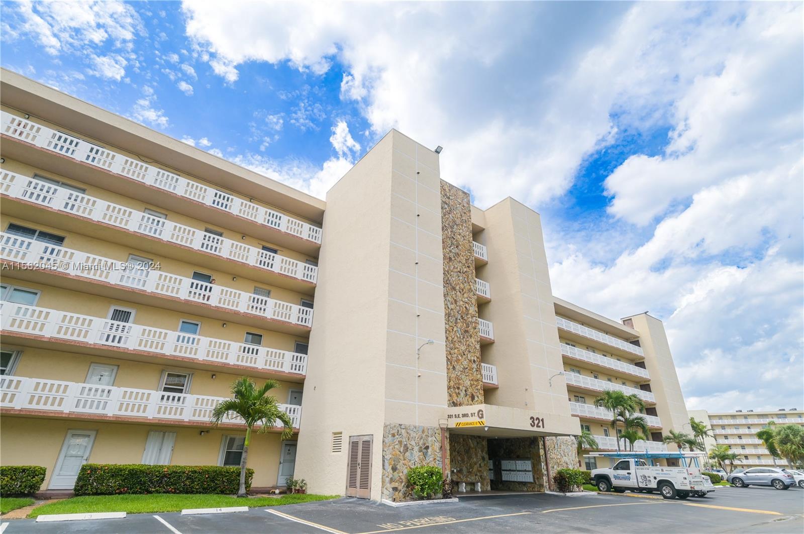 321 SE 3rd St 407, Dania Beach, Florida 33004, 2 Bedrooms Bedrooms, ,2 BathroomsBathrooms,Residential,For Sale,321 SE 3rd St 407,A11562045