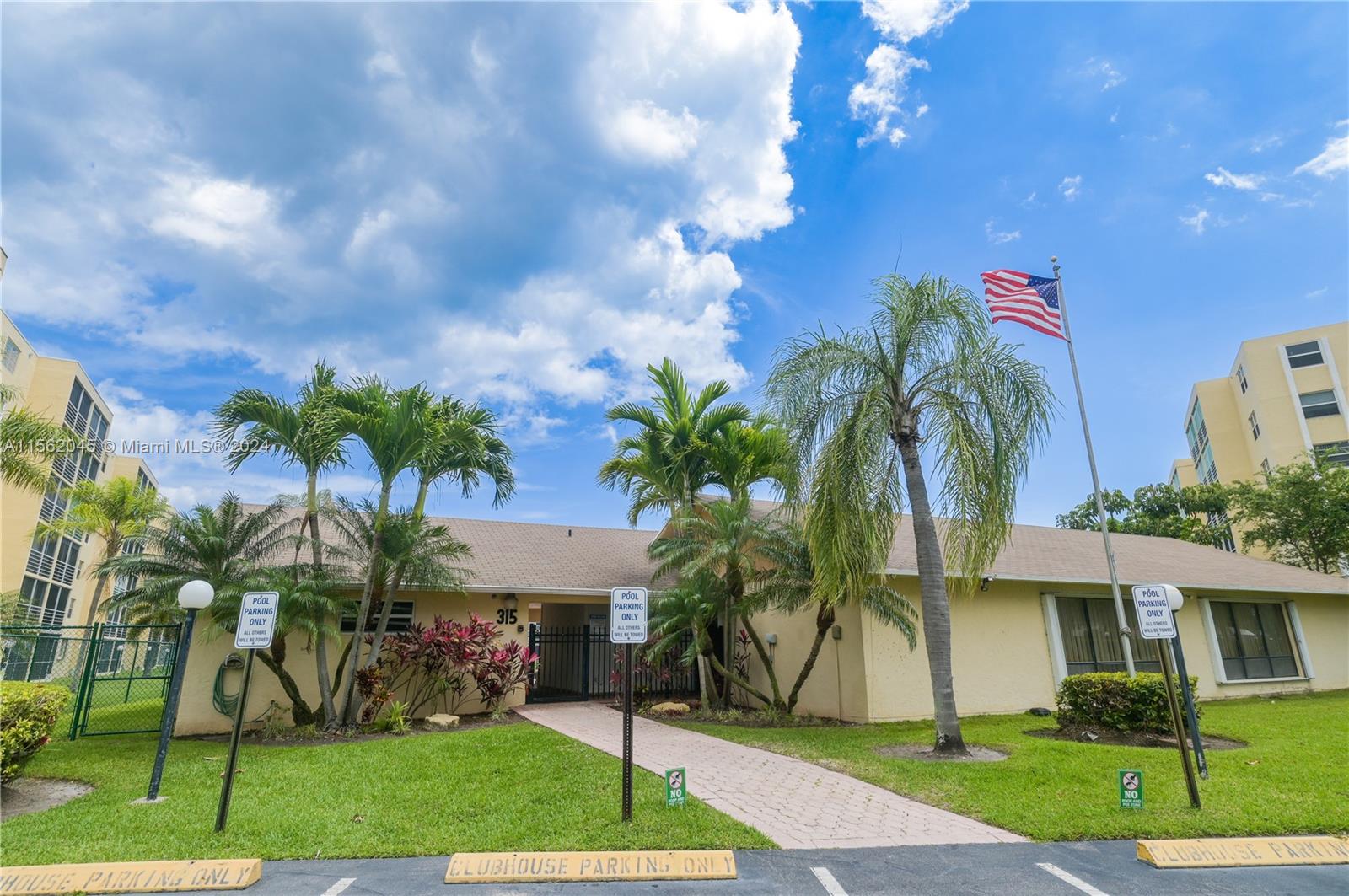 321 SE 3rd St 407, Dania Beach, Florida 33004, 2 Bedrooms Bedrooms, ,2 BathroomsBathrooms,Residential,For Sale,321 SE 3rd St 407,A11562045