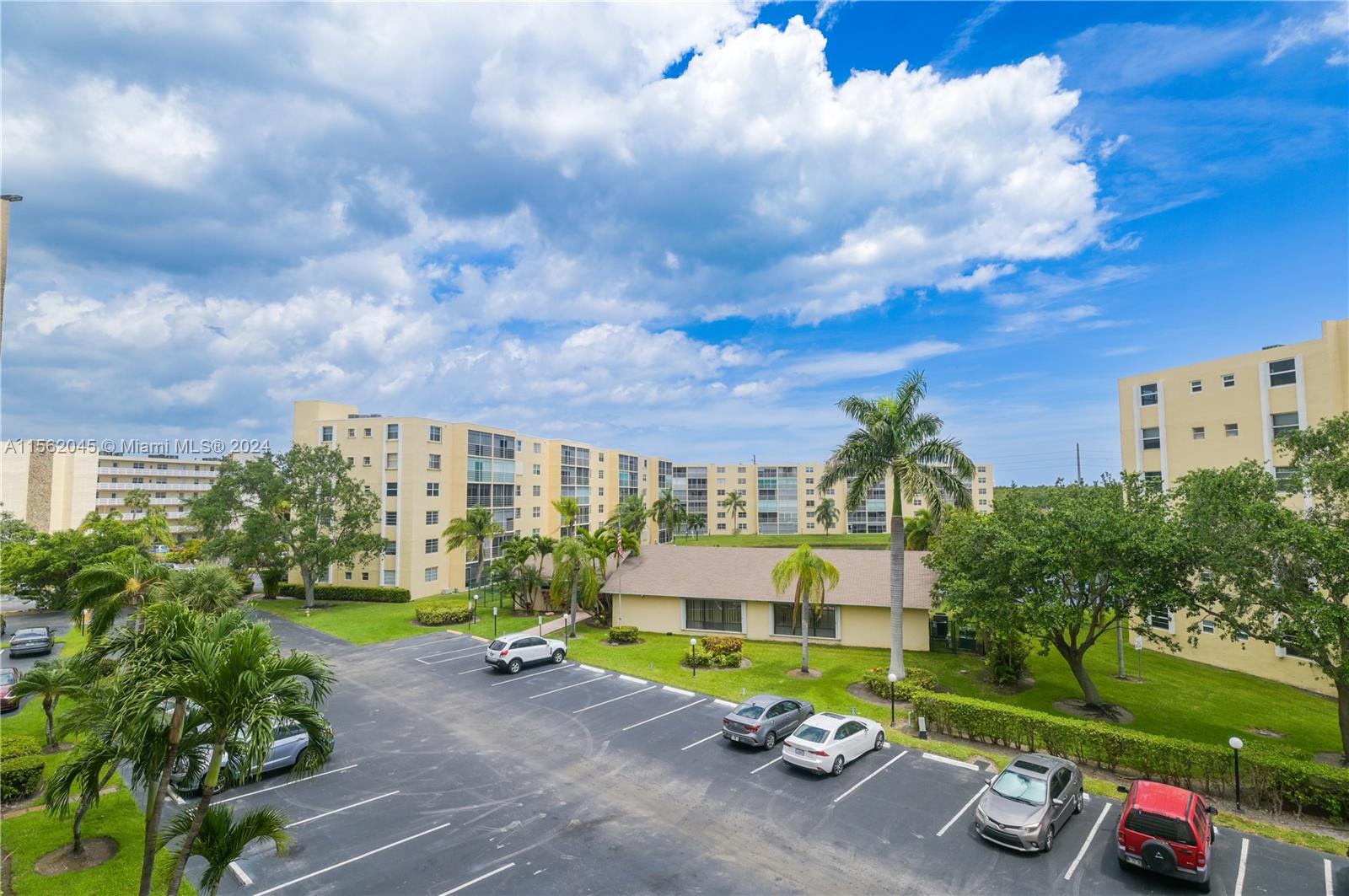 321 SE 3rd St 407, Dania Beach, Florida 33004, 2 Bedrooms Bedrooms, ,2 BathroomsBathrooms,Residential,For Sale,321 SE 3rd St 407,A11562045