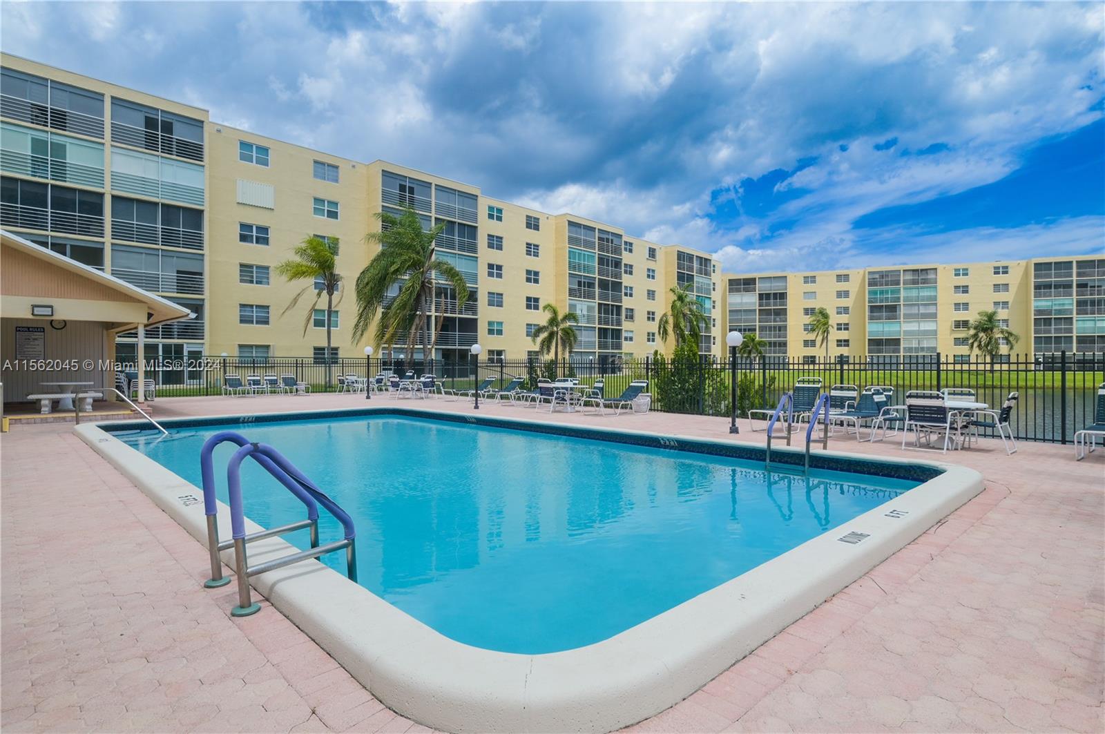 321 SE 3rd St 407, Dania Beach, Florida 33004, 2 Bedrooms Bedrooms, ,2 BathroomsBathrooms,Residential,For Sale,321 SE 3rd St 407,A11562045