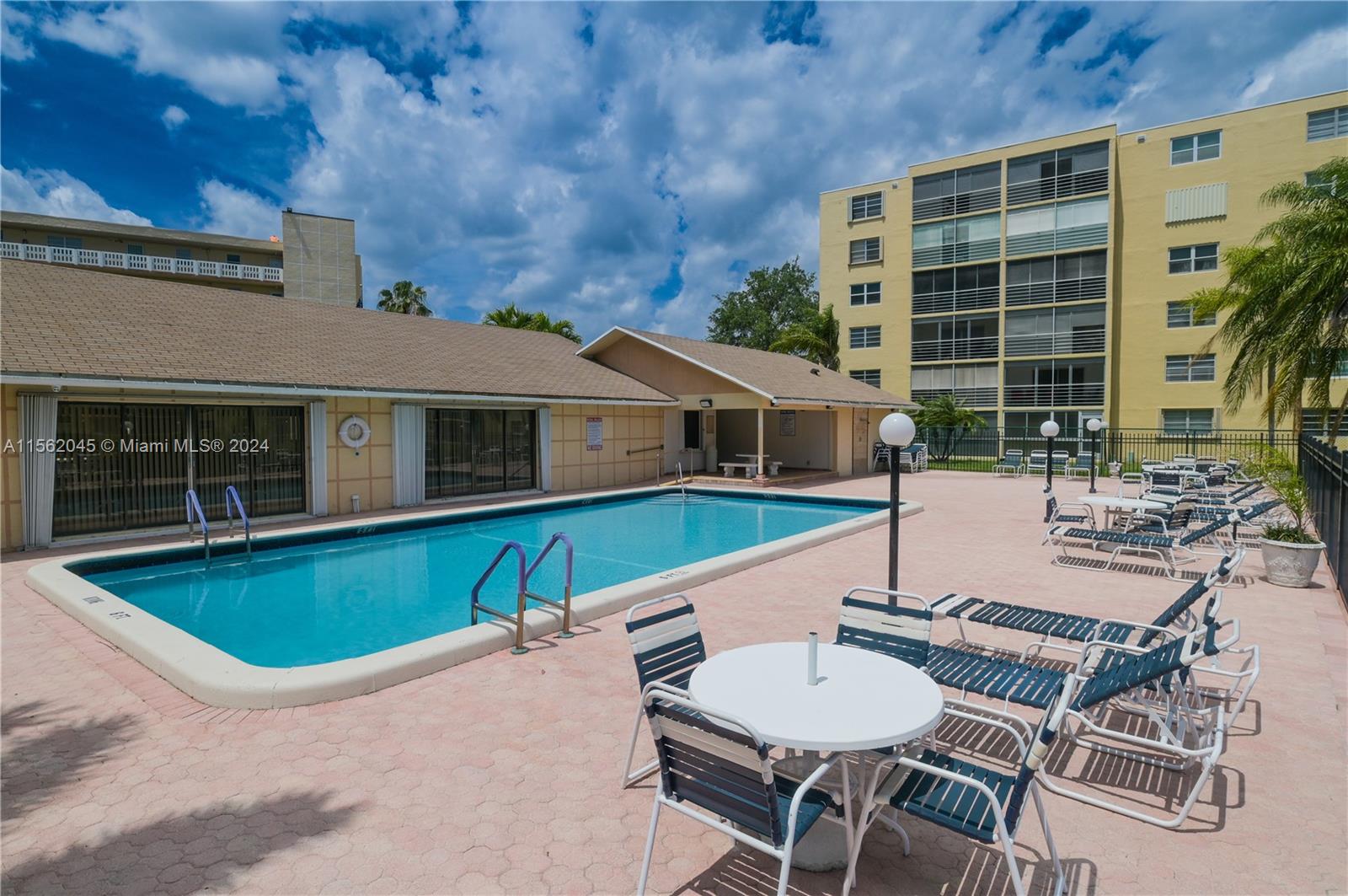 321 SE 3rd St 407, Dania Beach, Florida 33004, 2 Bedrooms Bedrooms, ,2 BathroomsBathrooms,Residential,For Sale,321 SE 3rd St 407,A11562045