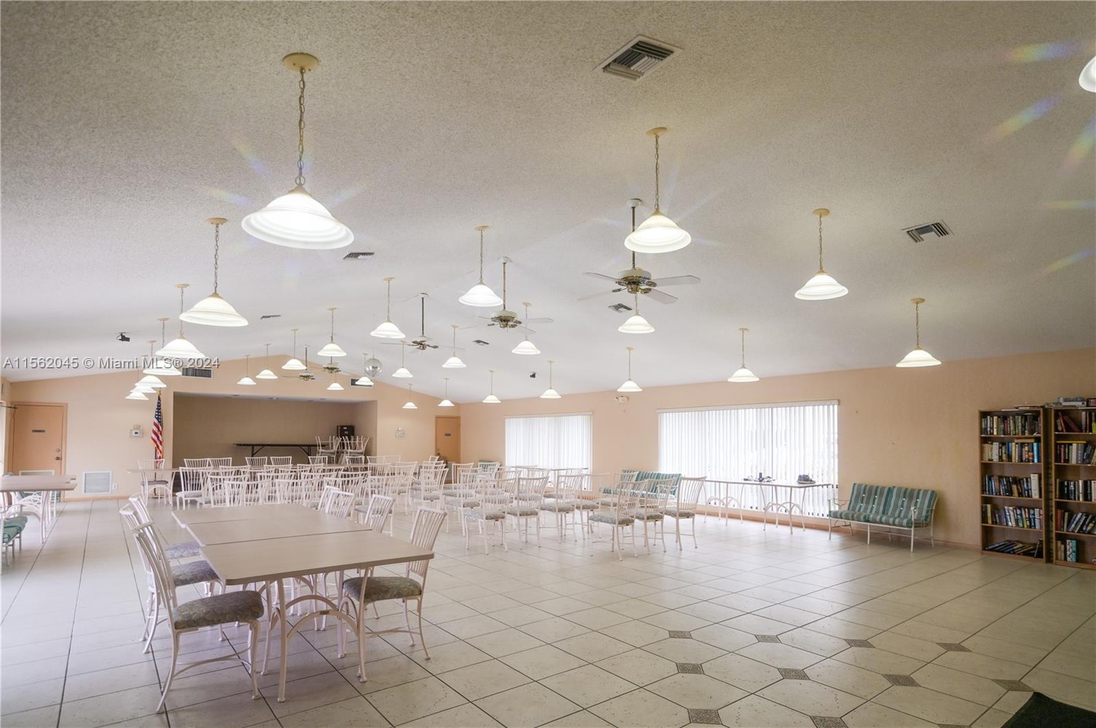 321 SE 3rd St 407, Dania Beach, Florida 33004, 2 Bedrooms Bedrooms, ,2 BathroomsBathrooms,Residential,For Sale,321 SE 3rd St 407,A11562045