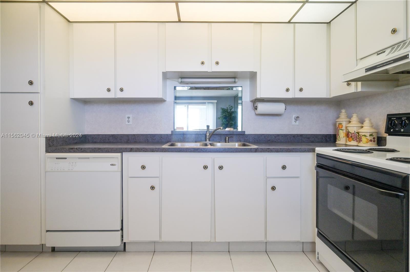 321 SE 3rd St 407, Dania Beach, Florida 33004, 2 Bedrooms Bedrooms, ,2 BathroomsBathrooms,Residential,For Sale,321 SE 3rd St 407,A11562045