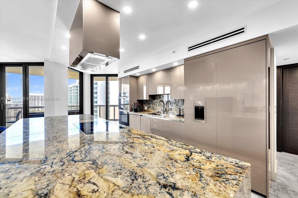 20191 E Country Club Dr 2403, Aventura, Florida 33180, 2 Bedrooms Bedrooms, ,2 BathroomsBathrooms,Residential,For Sale,20191 E Country Club Dr 2403,A11560605