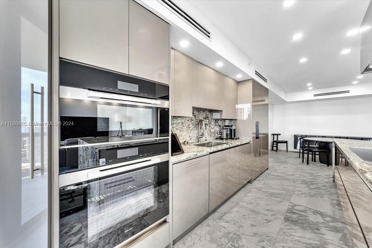 20191 E Country Club Dr 2403, Aventura, Florida 33180, 2 Bedrooms Bedrooms, ,2 BathroomsBathrooms,Residential,For Sale,20191 E Country Club Dr 2403,A11560605