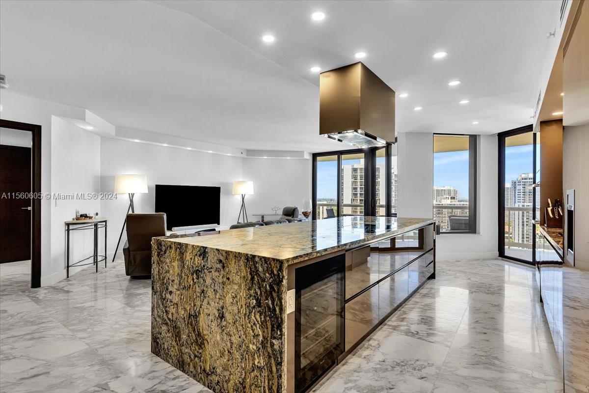 20191 E Country Club Dr 2403, Aventura, Florida 33180, 2 Bedrooms Bedrooms, ,2 BathroomsBathrooms,Residential,For Sale,20191 E Country Club Dr 2403,A11560605