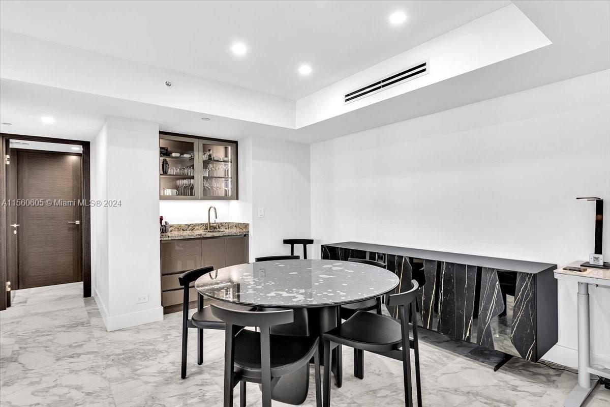 20191 E Country Club Dr 2403, Aventura, Florida 33180, 2 Bedrooms Bedrooms, ,2 BathroomsBathrooms,Residential,For Sale,20191 E Country Club Dr 2403,A11560605