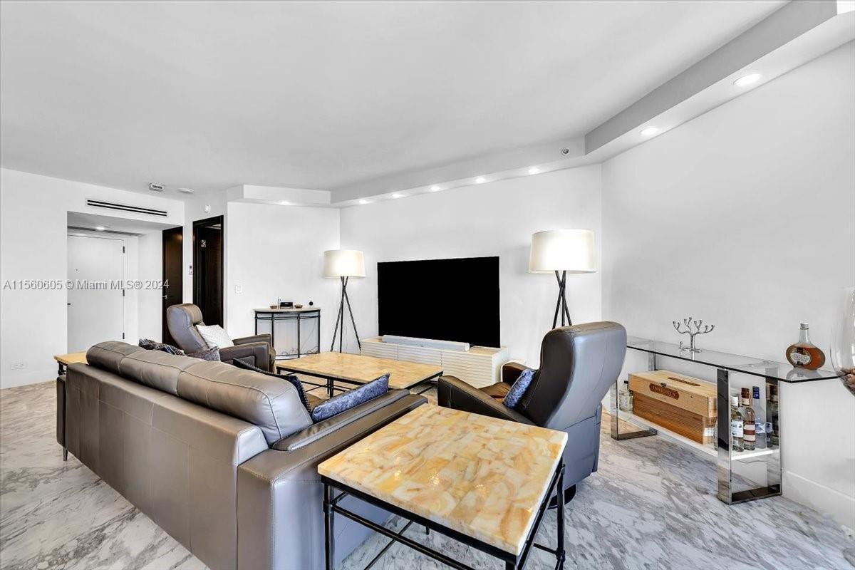 20191 E Country Club Dr 2403, Aventura, Florida 33180, 2 Bedrooms Bedrooms, ,2 BathroomsBathrooms,Residential,For Sale,20191 E Country Club Dr 2403,A11560605