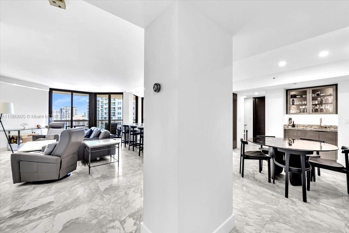 20191 E Country Club Dr 2403, Aventura, Florida 33180, 2 Bedrooms Bedrooms, ,2 BathroomsBathrooms,Residential,For Sale,20191 E Country Club Dr 2403,A11560605