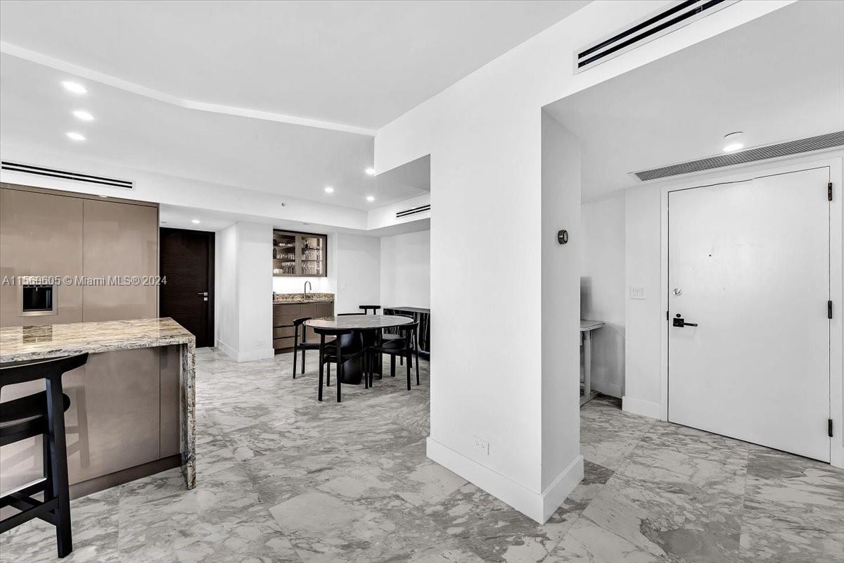 20191 E Country Club Dr 2403, Aventura, Florida 33180, 2 Bedrooms Bedrooms, ,2 BathroomsBathrooms,Residential,For Sale,20191 E Country Club Dr 2403,A11560605