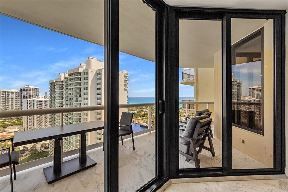 20191 E Country Club Dr 2403, Aventura, Florida 33180, 2 Bedrooms Bedrooms, ,2 BathroomsBathrooms,Residential,For Sale,20191 E Country Club Dr 2403,A11560605