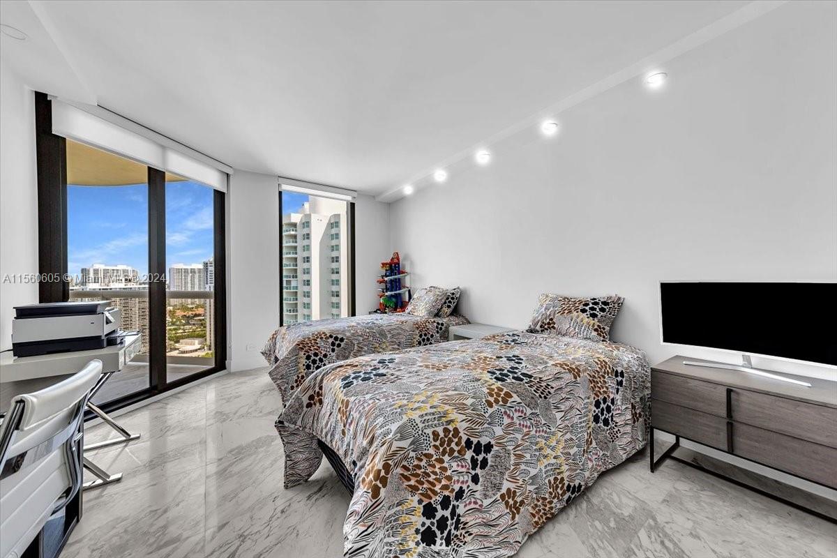 20191 E Country Club Dr 2403, Aventura, Florida 33180, 2 Bedrooms Bedrooms, ,2 BathroomsBathrooms,Residential,For Sale,20191 E Country Club Dr 2403,A11560605