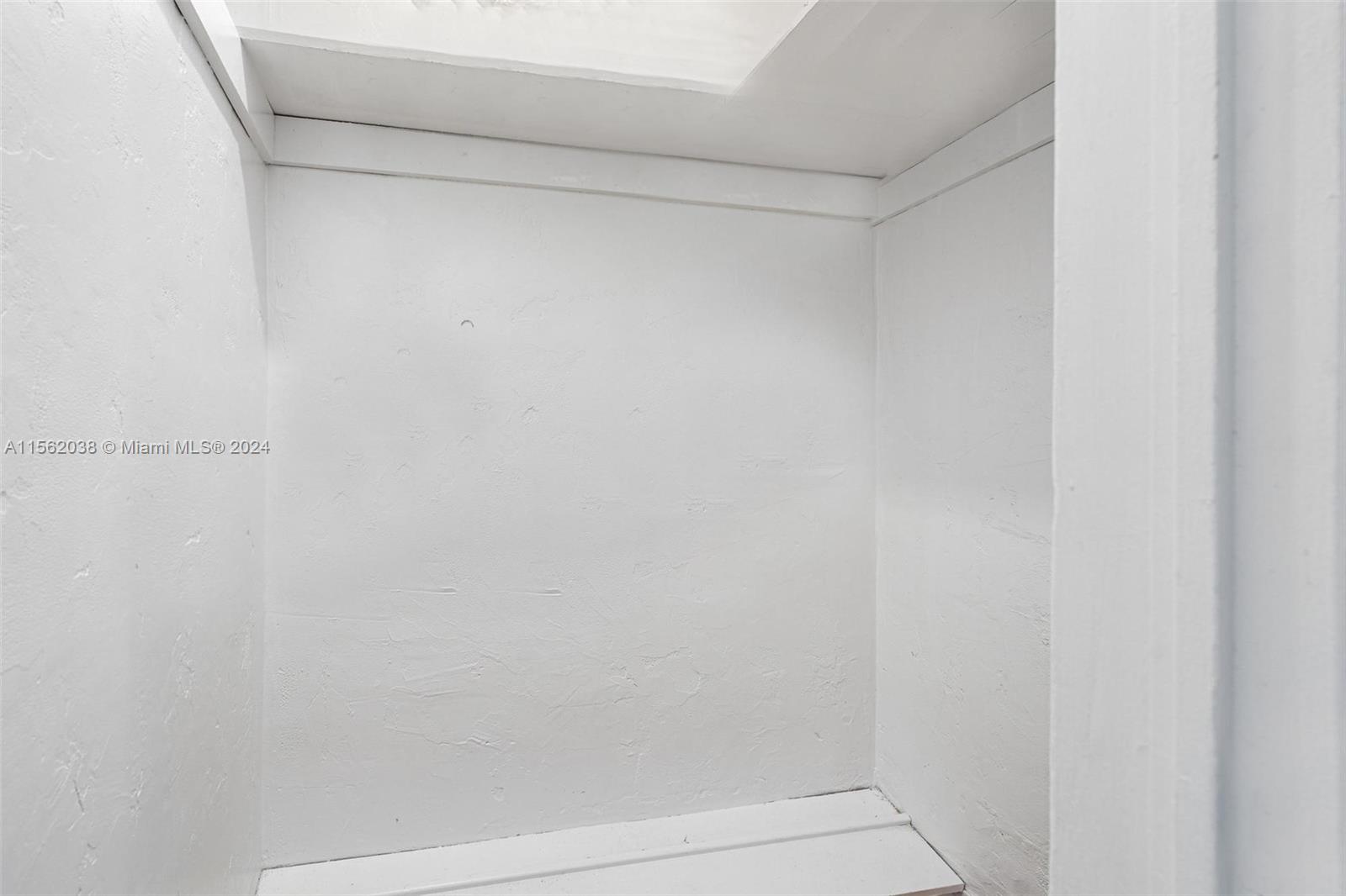 7721 Dickens Ave 7, Miami Beach, Florida 33141, 1 Bedroom Bedrooms, ,1 BathroomBathrooms,Residentiallease,For Rent,7721 Dickens Ave 7,A11562038