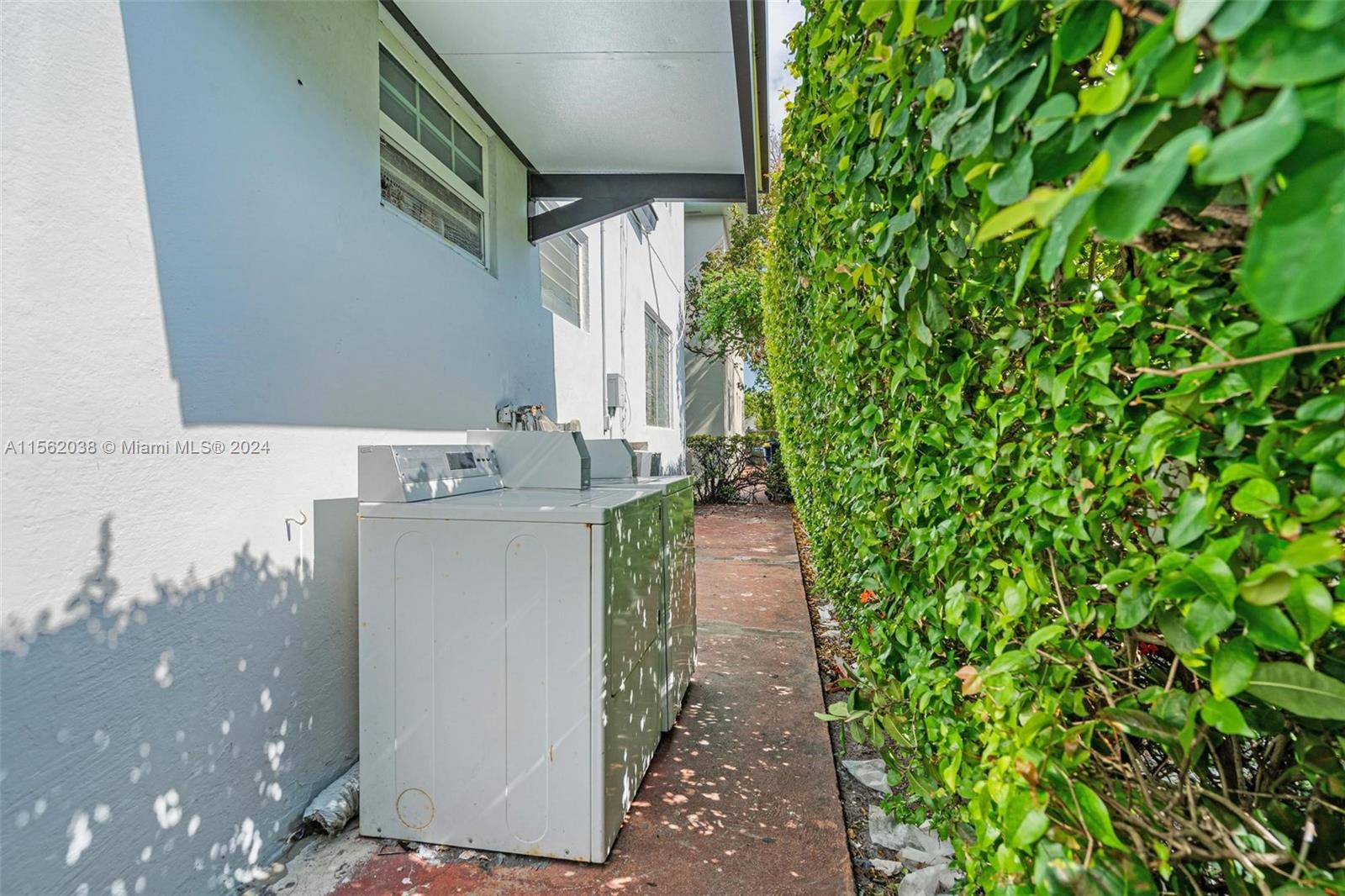 7721 Dickens Ave 7, Miami Beach, Florida 33141, 1 Bedroom Bedrooms, ,1 BathroomBathrooms,Residentiallease,For Rent,7721 Dickens Ave 7,A11562038