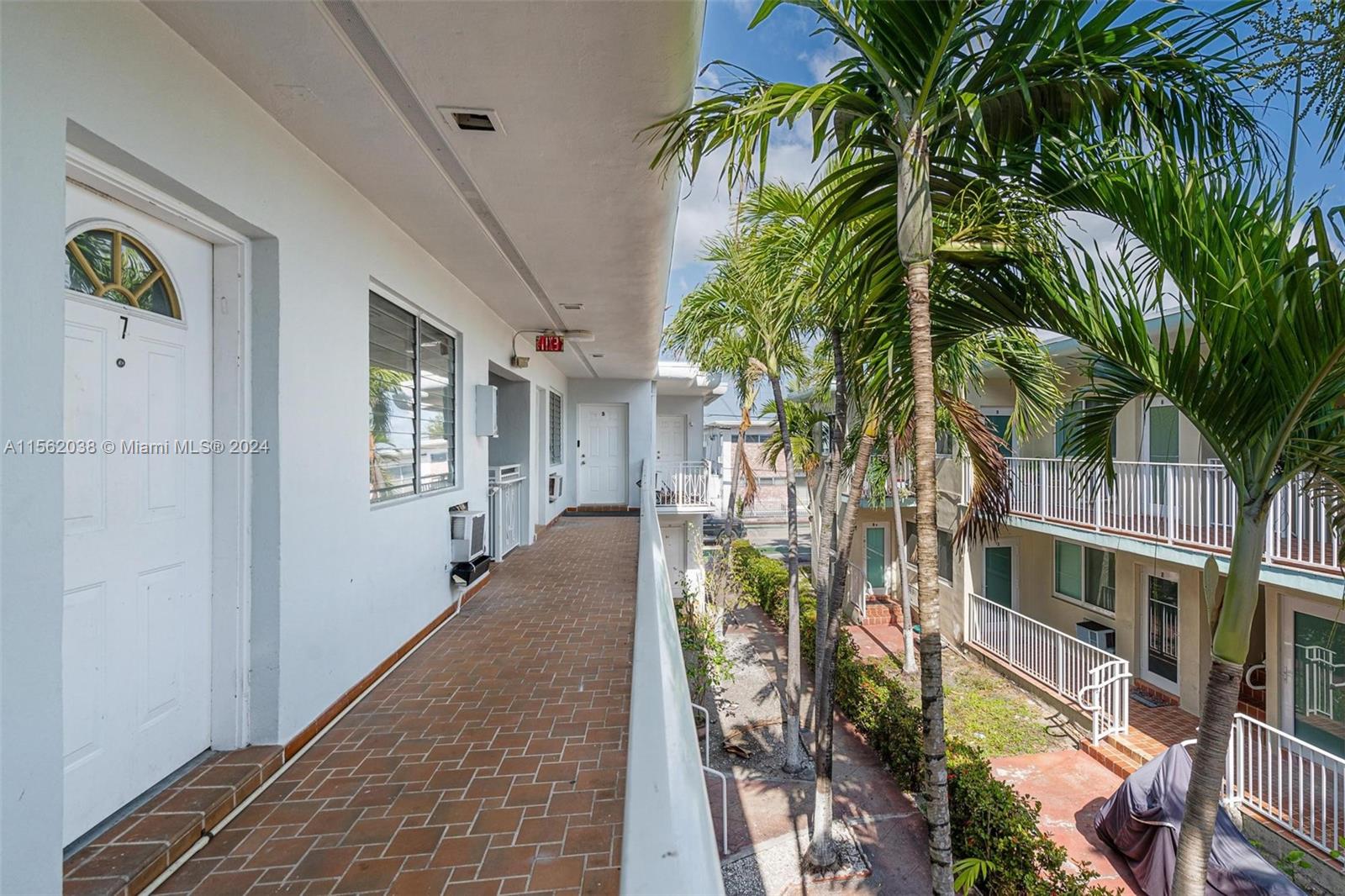 7721 Dickens Ave 7, Miami Beach, Florida 33141, 1 Bedroom Bedrooms, ,1 BathroomBathrooms,Residentiallease,For Rent,7721 Dickens Ave 7,A11562038