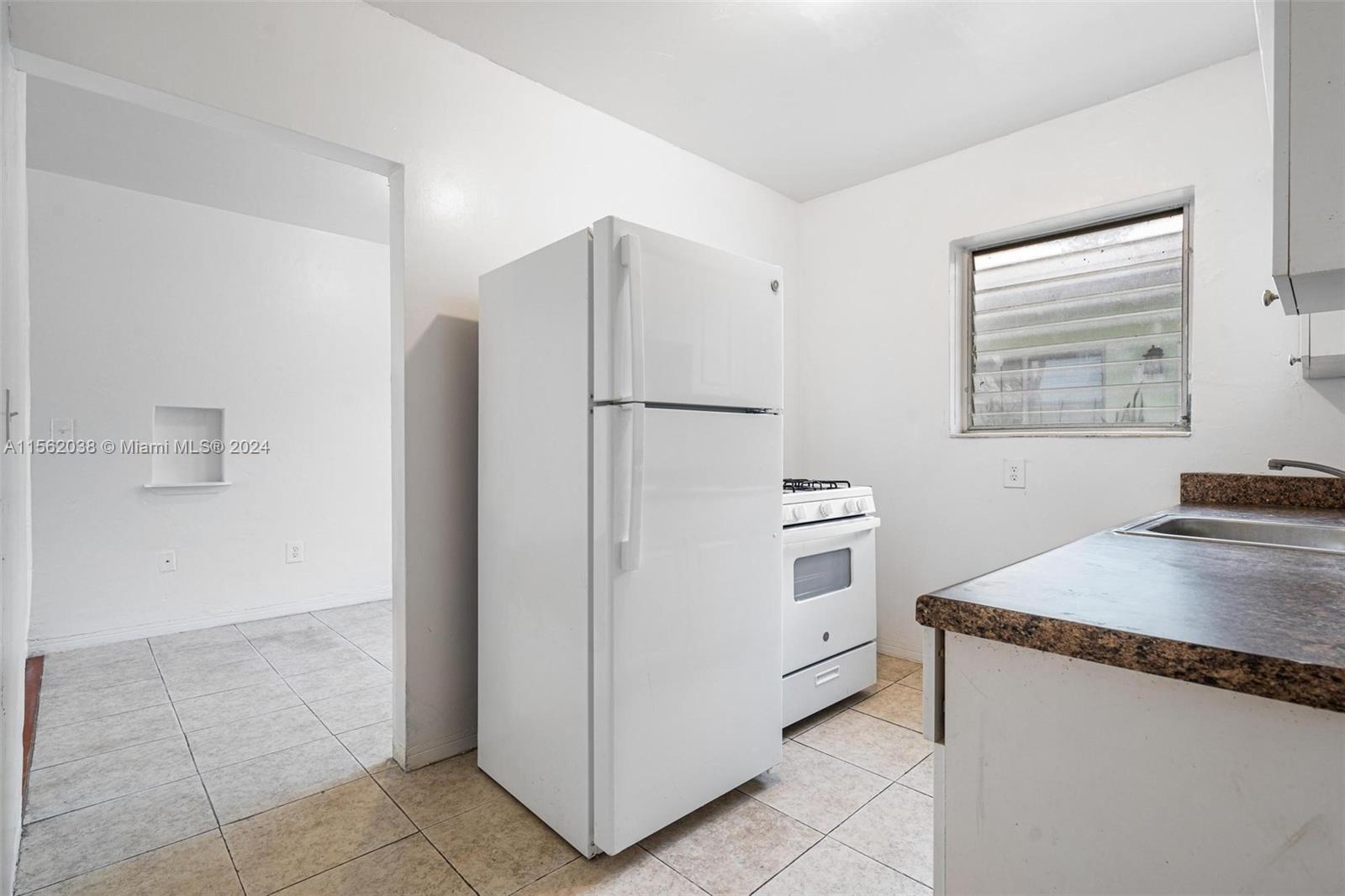 7721 Dickens Ave 7, Miami Beach, Florida 33141, 1 Bedroom Bedrooms, ,1 BathroomBathrooms,Residentiallease,For Rent,7721 Dickens Ave 7,A11562038