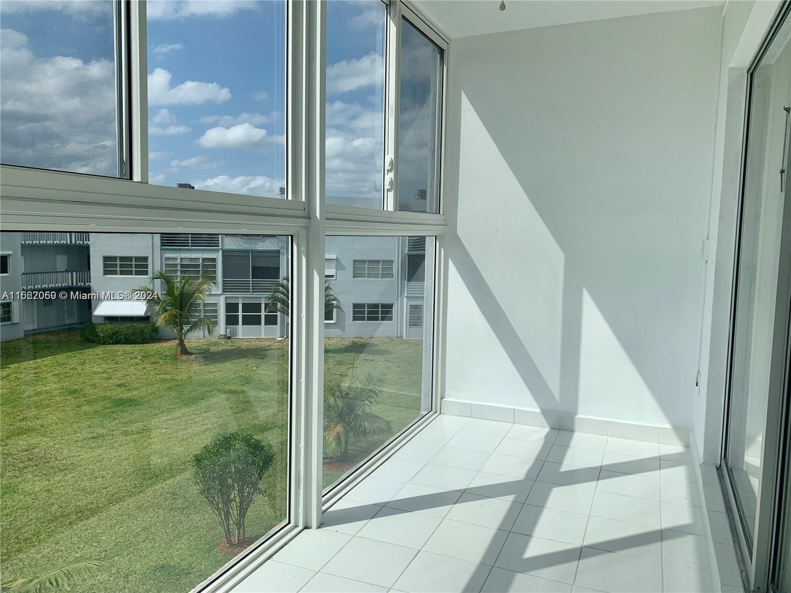 2200 Park Ln 308, Hollywood, Florida 33021, 1 Bedroom Bedrooms, ,1 BathroomBathrooms,Residentiallease,For Rent,2200 Park Ln 308,A11562059