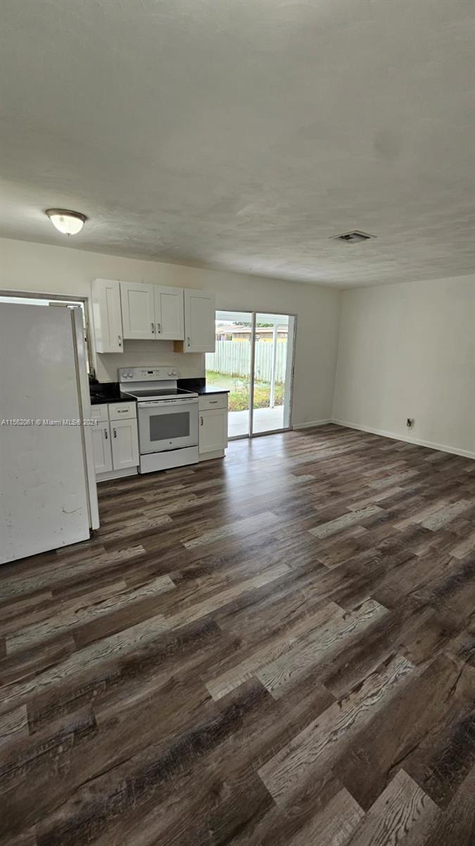 123 SW 68th Ave 0, Pembroke Pines, Florida 33023, 3 Bedrooms Bedrooms, ,2 BathroomsBathrooms,Residentiallease,For Rent,123 SW 68th Ave 0,A11562061