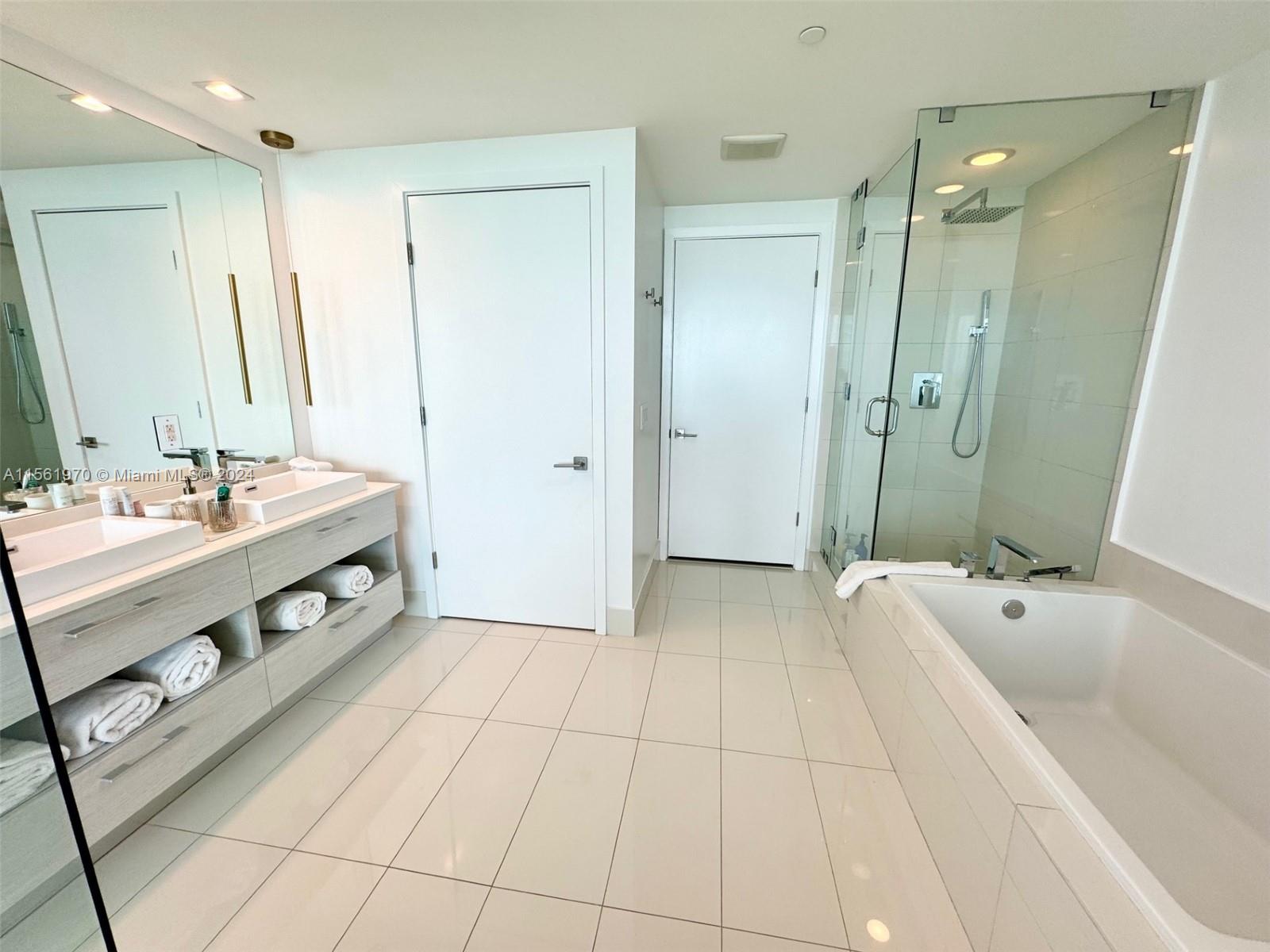 650 NE 32nd St 1901, Miami, Florida 33137, 3 Bedrooms Bedrooms, ,3 BathroomsBathrooms,Residentiallease,For Rent,650 NE 32nd St 1901,A11561970