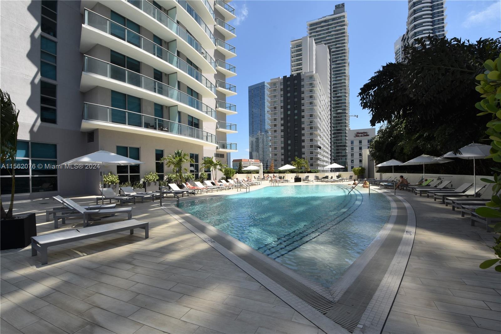 1 BED /1 BATH + 1 DEN. Beautiful unit at Millecento, a piece of Art in Brickell. Enjoy living your best life. Italian
kitchen with quartz counter tops. 2 pools, rooftop, amazing gym, spa, other socials areas.