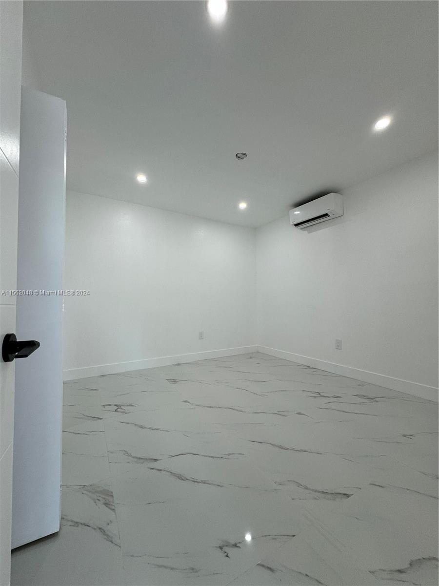 1700 Thomas St 2, Hollywood, Florida 33020, 1 Bedroom Bedrooms, ,1 BathroomBathrooms,Residentiallease,For Rent,1700 Thomas St 2,A11562048