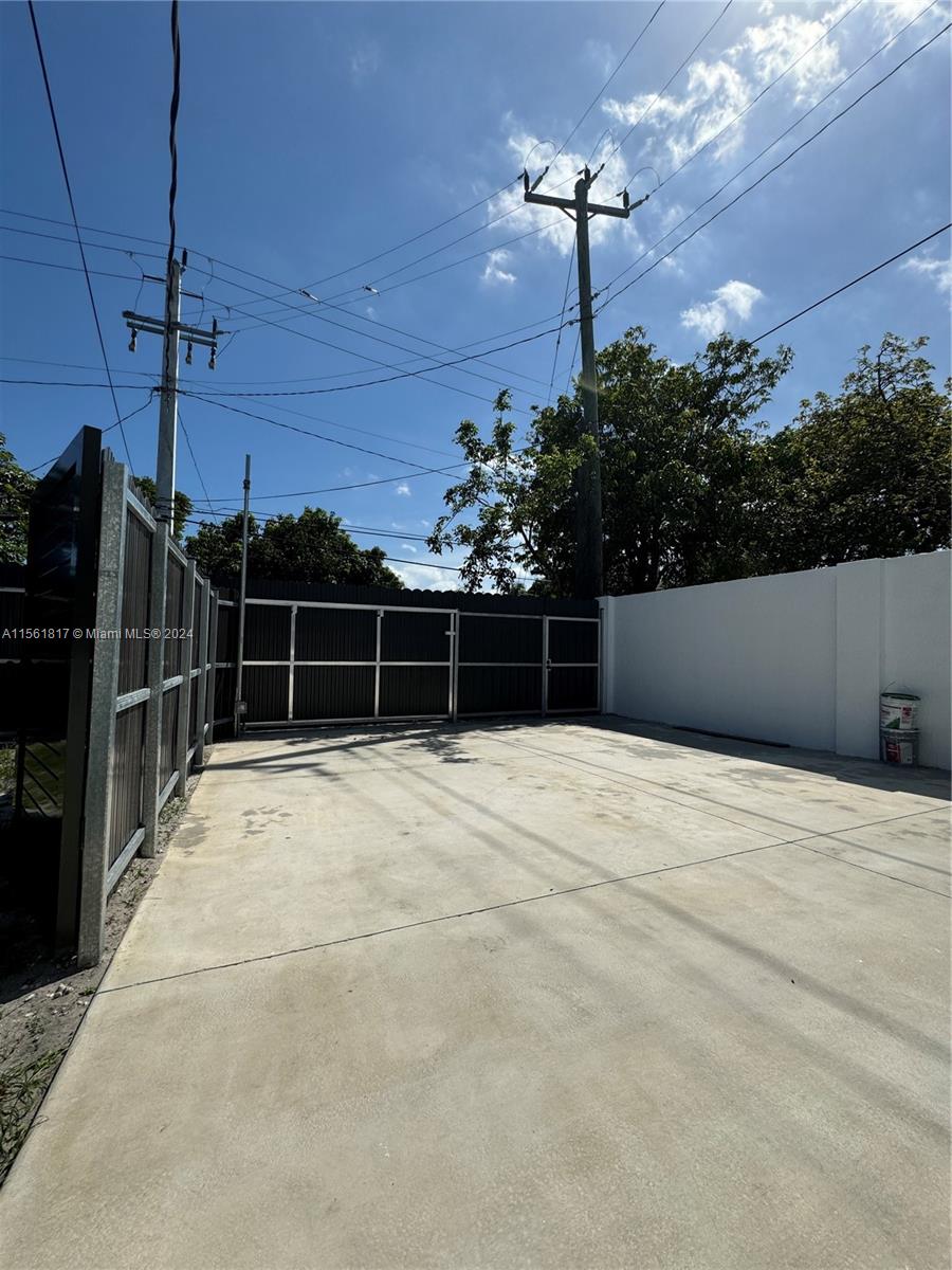 1700 Thomas St 1, Hollywood, Florida 33020, 1 Bedroom Bedrooms, ,1 BathroomBathrooms,Residentiallease,For Rent,1700 Thomas St 1,A11561817