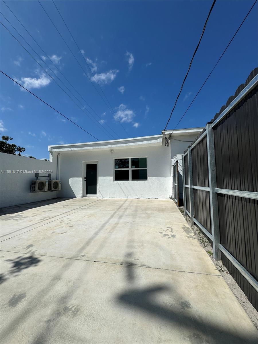 1700 Thomas St 1, Hollywood, Florida 33020, 1 Bedroom Bedrooms, ,1 BathroomBathrooms,Residentiallease,For Rent,1700 Thomas St 1,A11561817