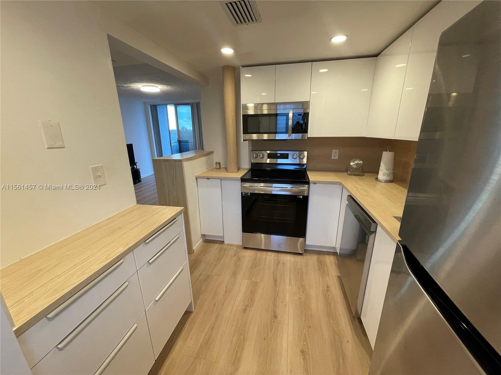 1145 Normandy Dr 505, Miami Beach, Florida 33141, 2 Bedrooms Bedrooms, ,1 BathroomBathrooms,Residentiallease,For Rent,1145 Normandy Dr 505,A11561457